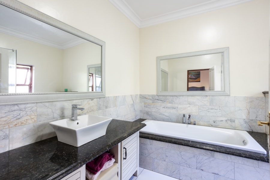 5 Bedroom Property for Sale in Val De Vie Estate Western Cape